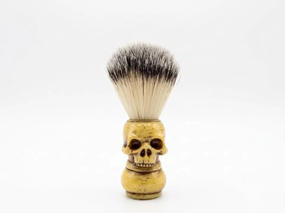 BROSSE A BARBE TETE DE MORT YELLOW